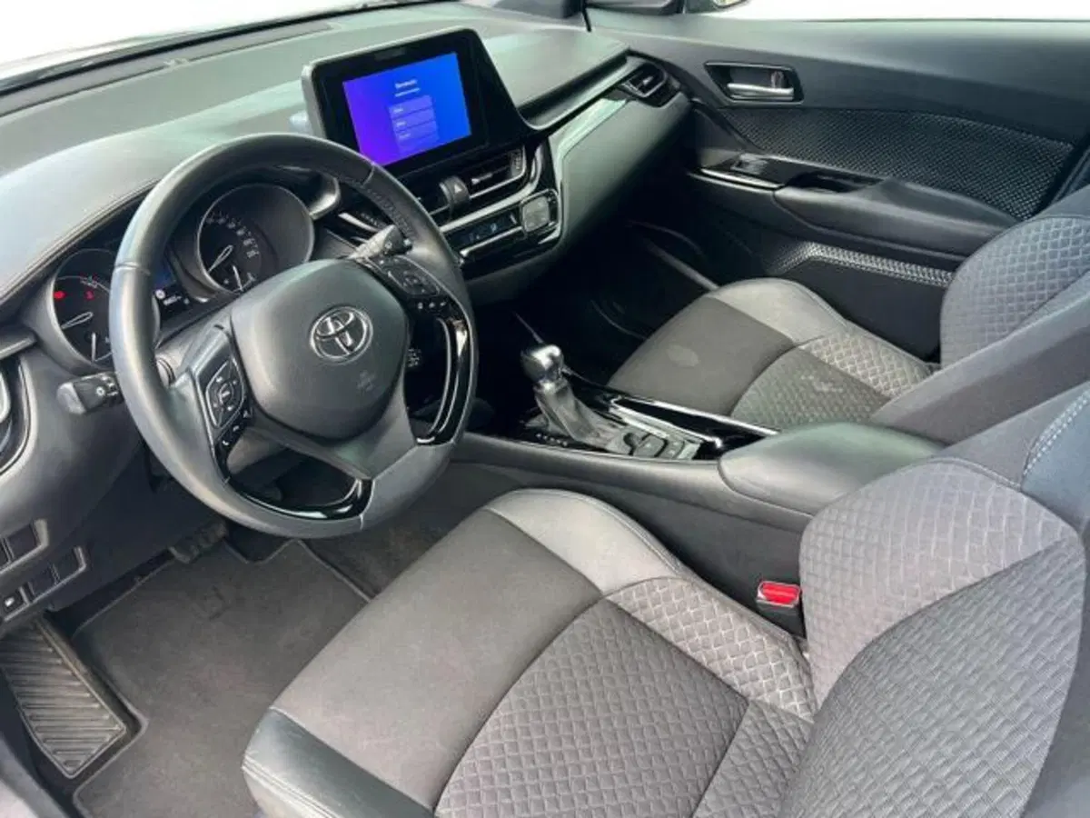 Toyota Toyota C-HR usata a Sassari (7)