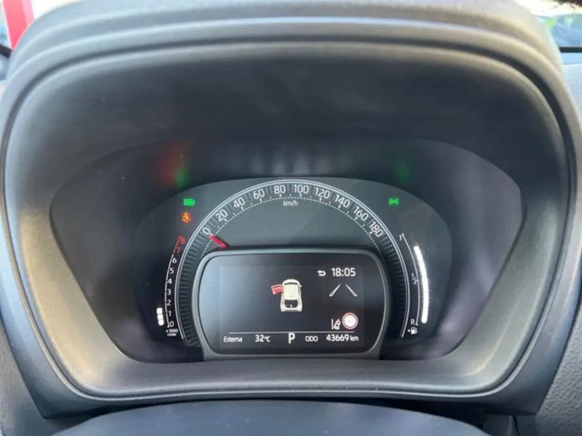 Toyota Aygo X usata a Sassari (9)