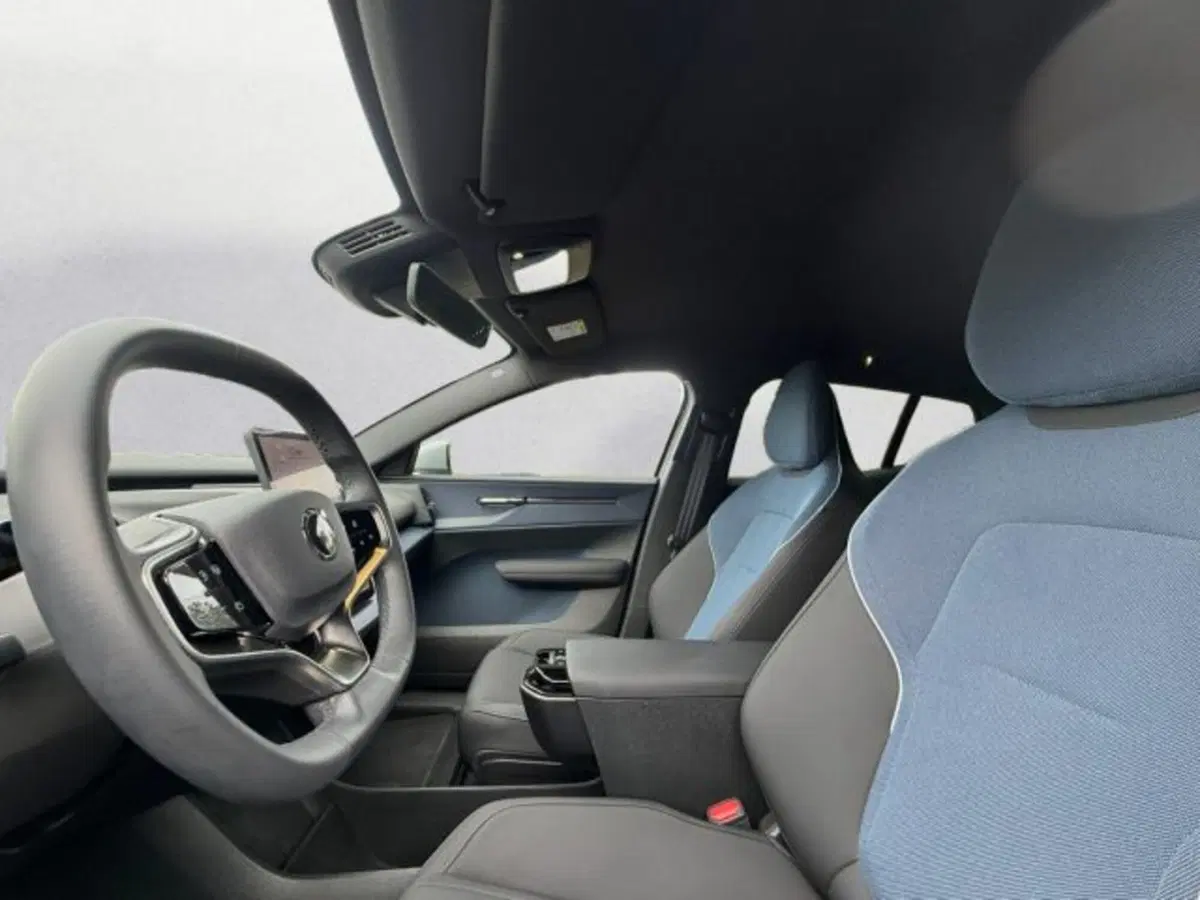 Volvo EX30 usata a Udine (8)