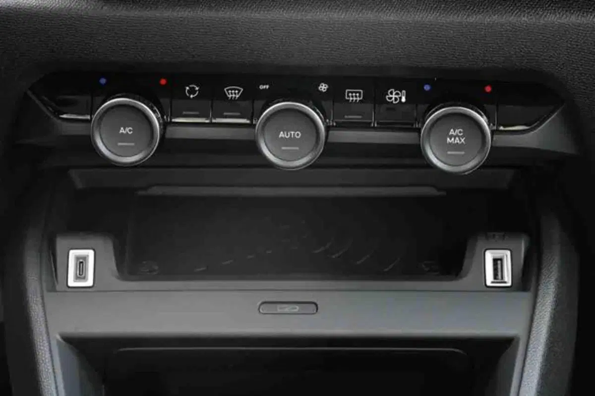 Citroen E-C4 nuova a Torino (16)