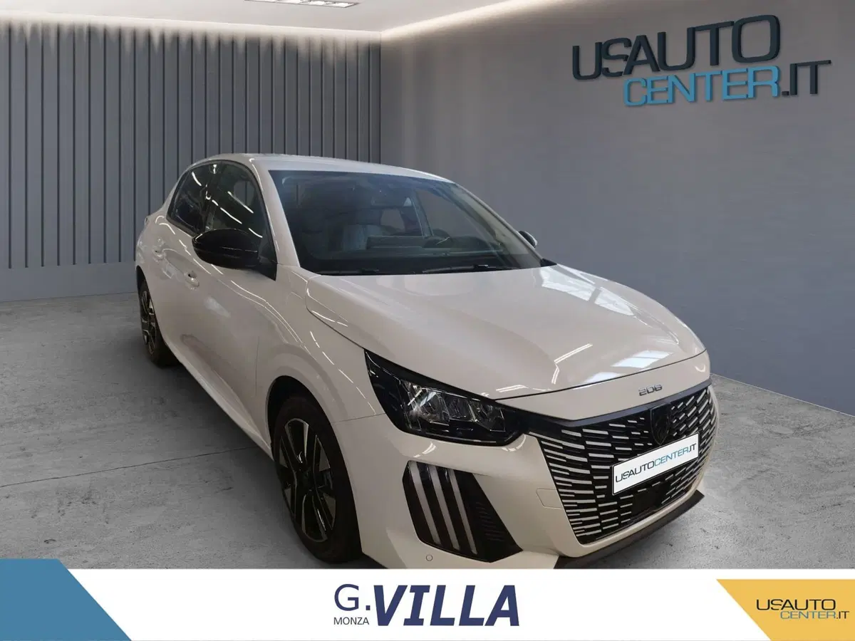 Peugeot 208 nuova a Milano (2)