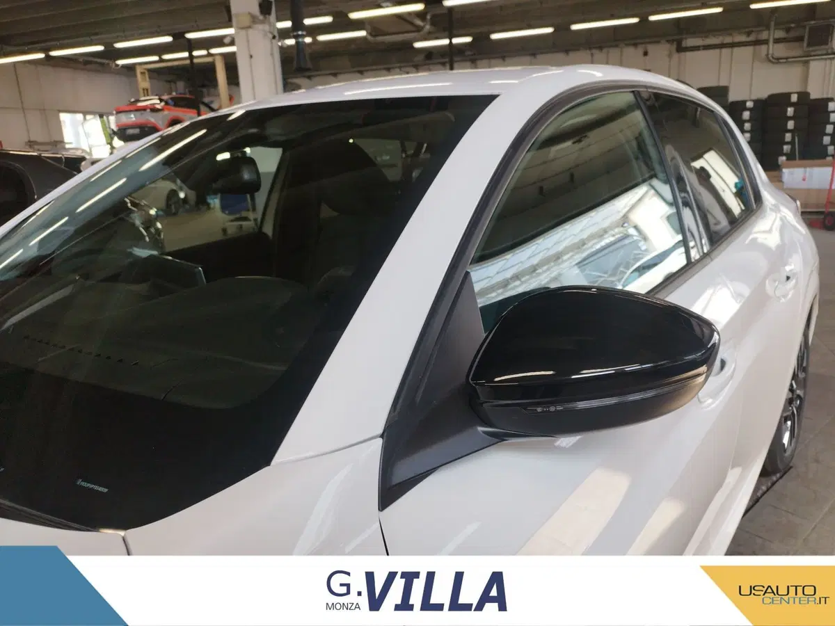 Peugeot 208 nuova a Milano (20)
