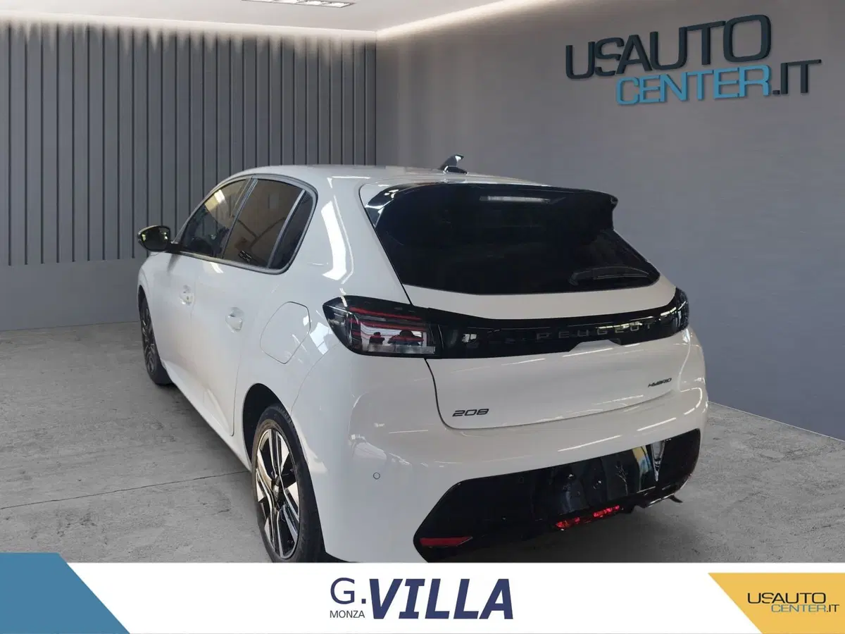 Peugeot 208 nuova a Milano (5)