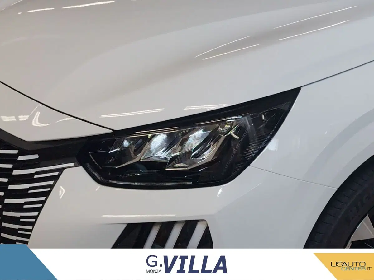 Peugeot 208 nuova a Milano (6)