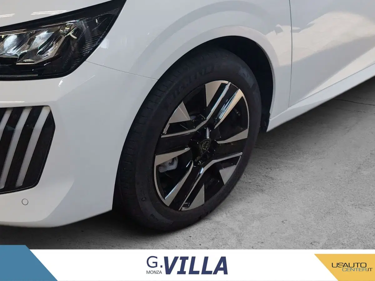 Peugeot 208 nuova a Milano (7)