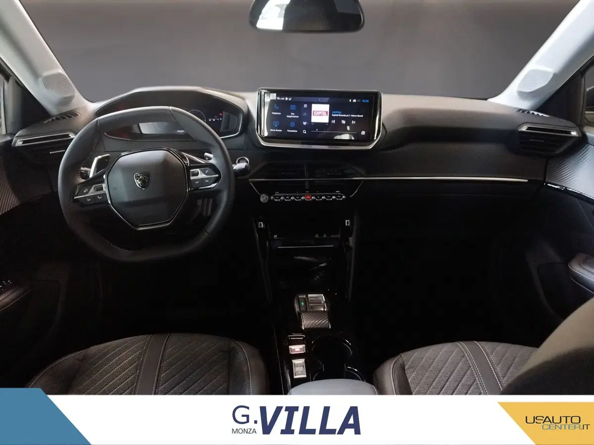 Peugeot 208 nuova a Milano (8)