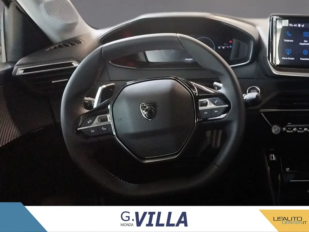 Peugeot 208 nuova a Milano (9)