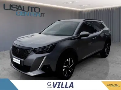 Peugeot 2008 1.2 turbo Allure 100cv del 2021 usata a Monza