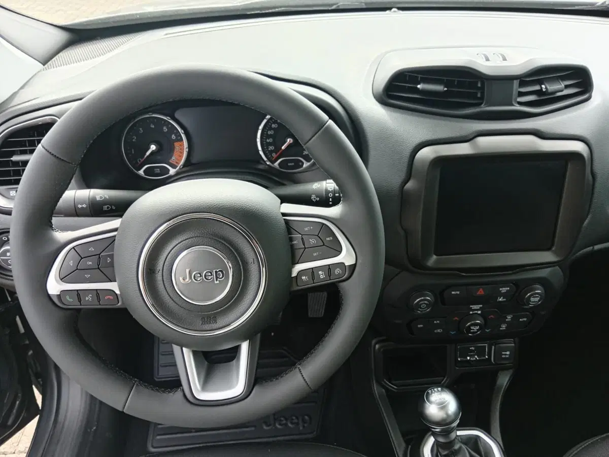 Jeep Renegade nuova a Alessandria (10)