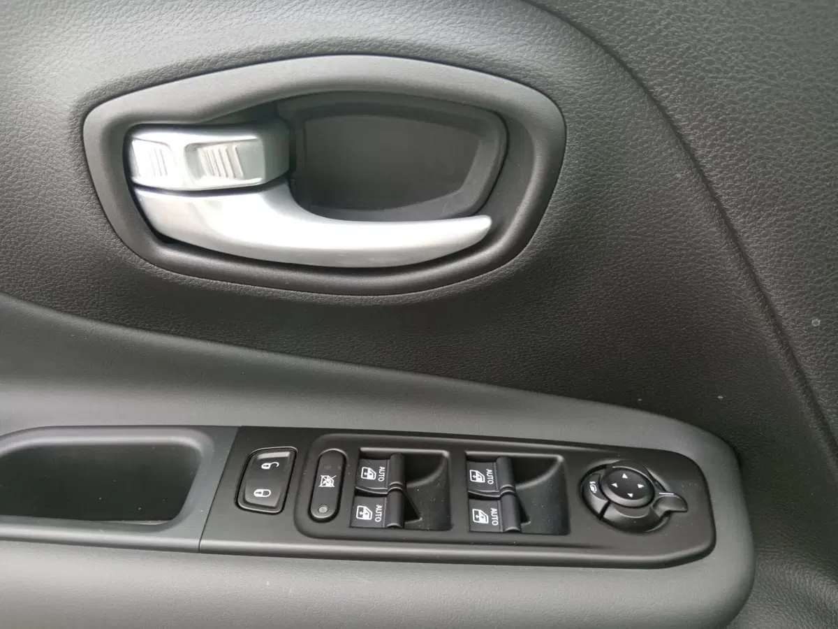 Jeep Renegade nuova a Alessandria (12)