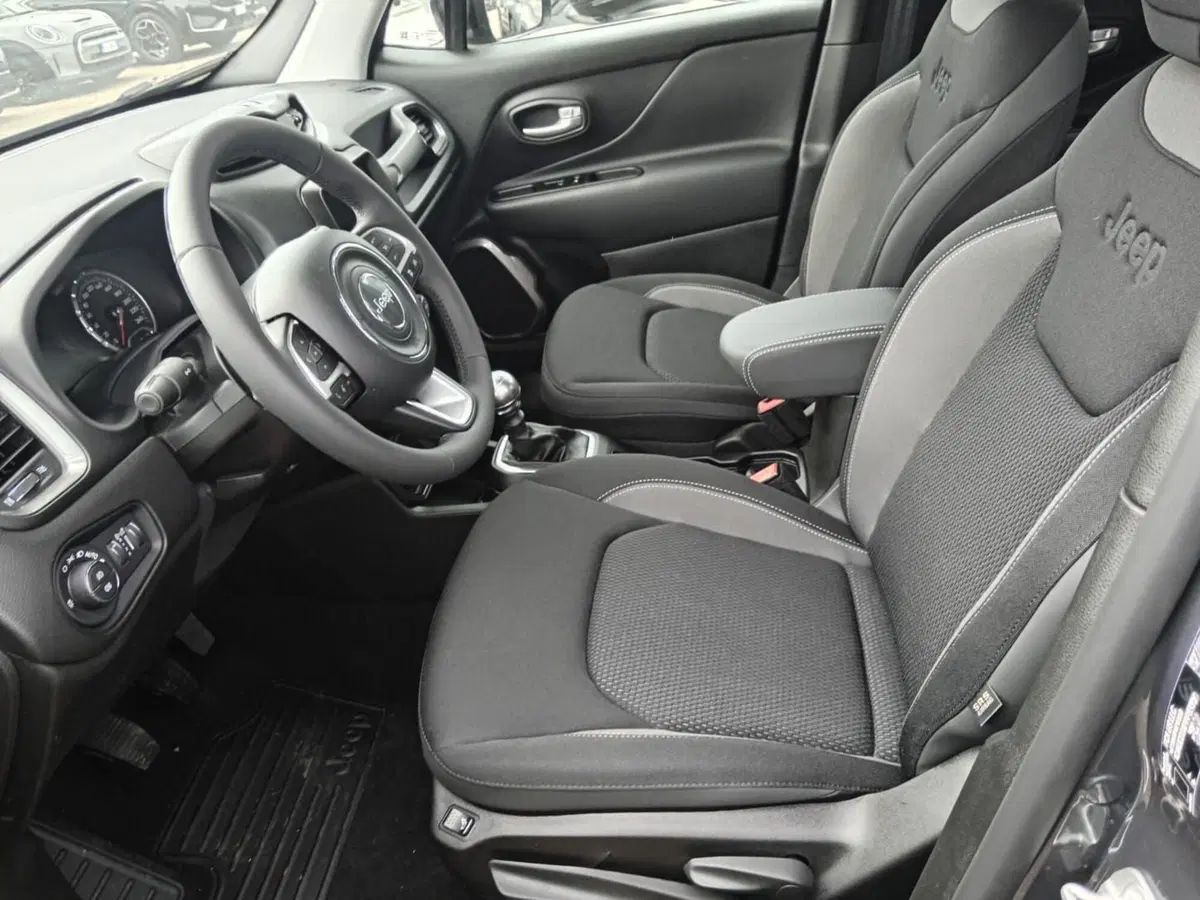 Jeep Renegade nuova a Alessandria (6)