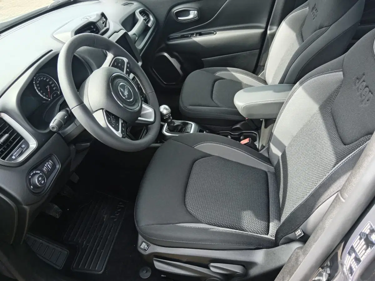 Jeep Renegade nuova a Alessandria (7)
