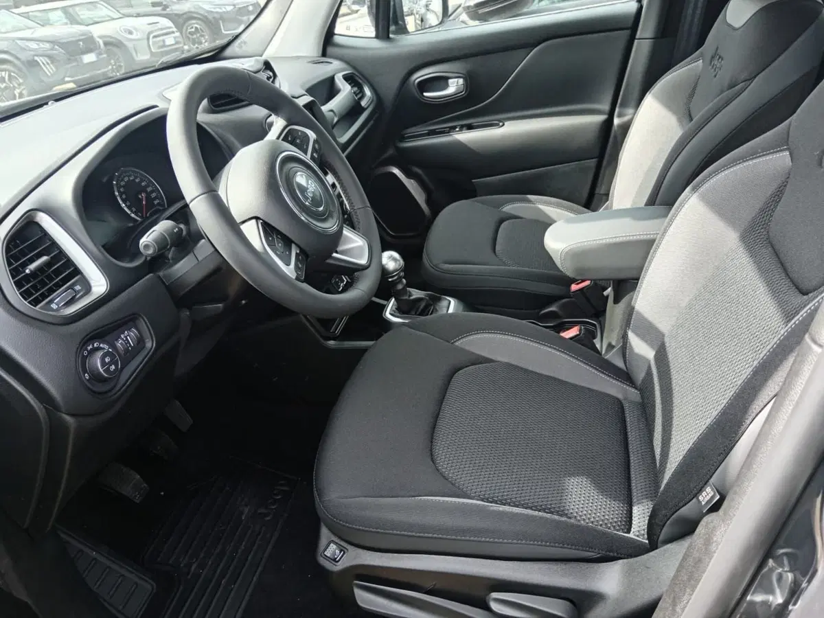 Jeep Renegade nuova a Alessandria (8)
