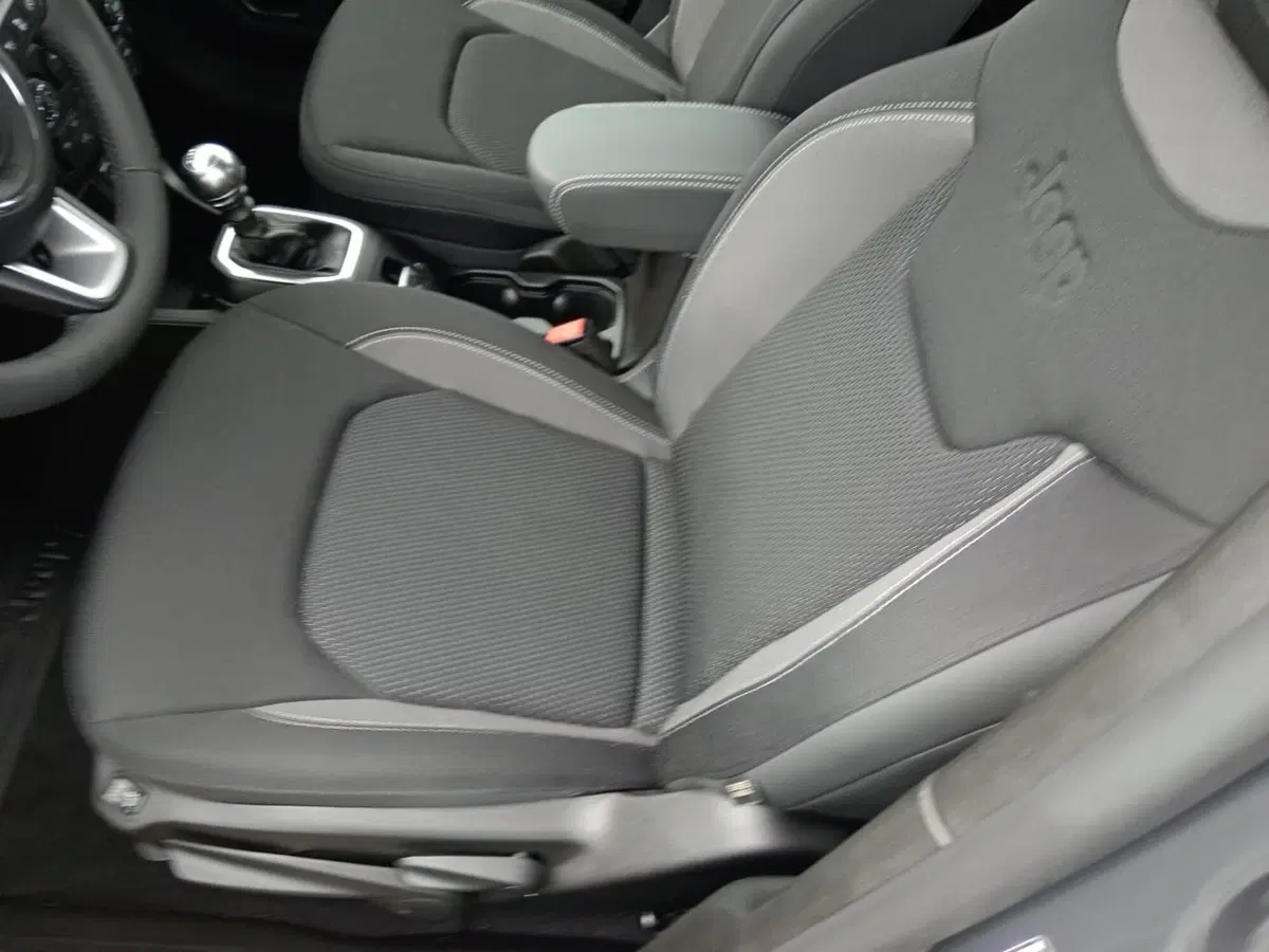Jeep Renegade nuova a Alessandria (9)