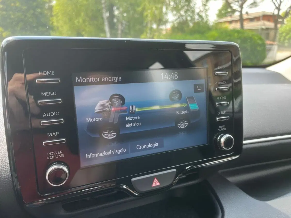 Toyota Yaris usata a Lecco (16)