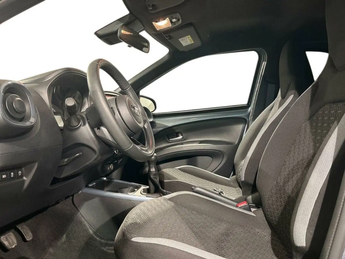 Toyota Aygo X usata a Lecco (10)
