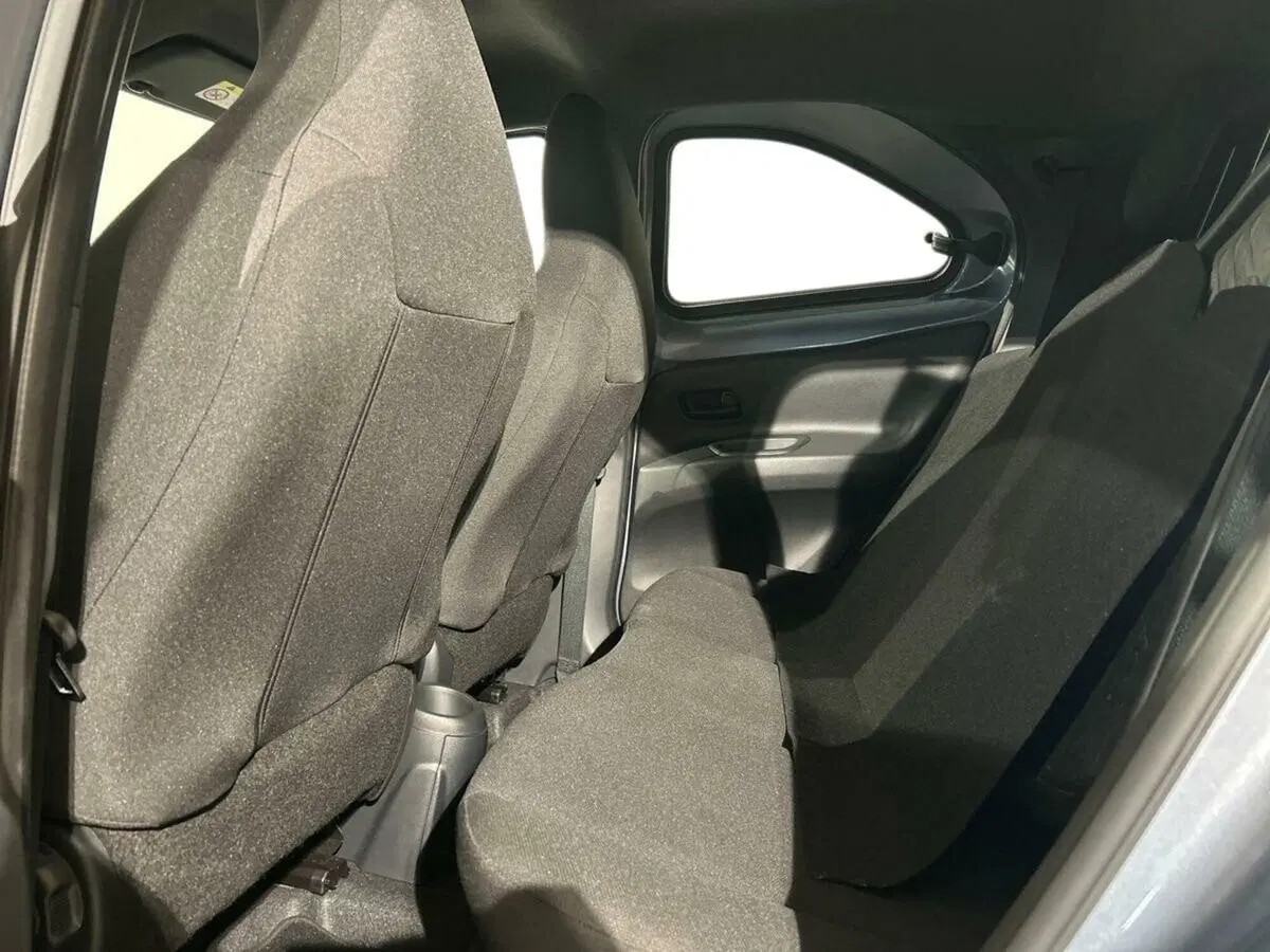 Toyota Aygo X usata a Lecco (11)