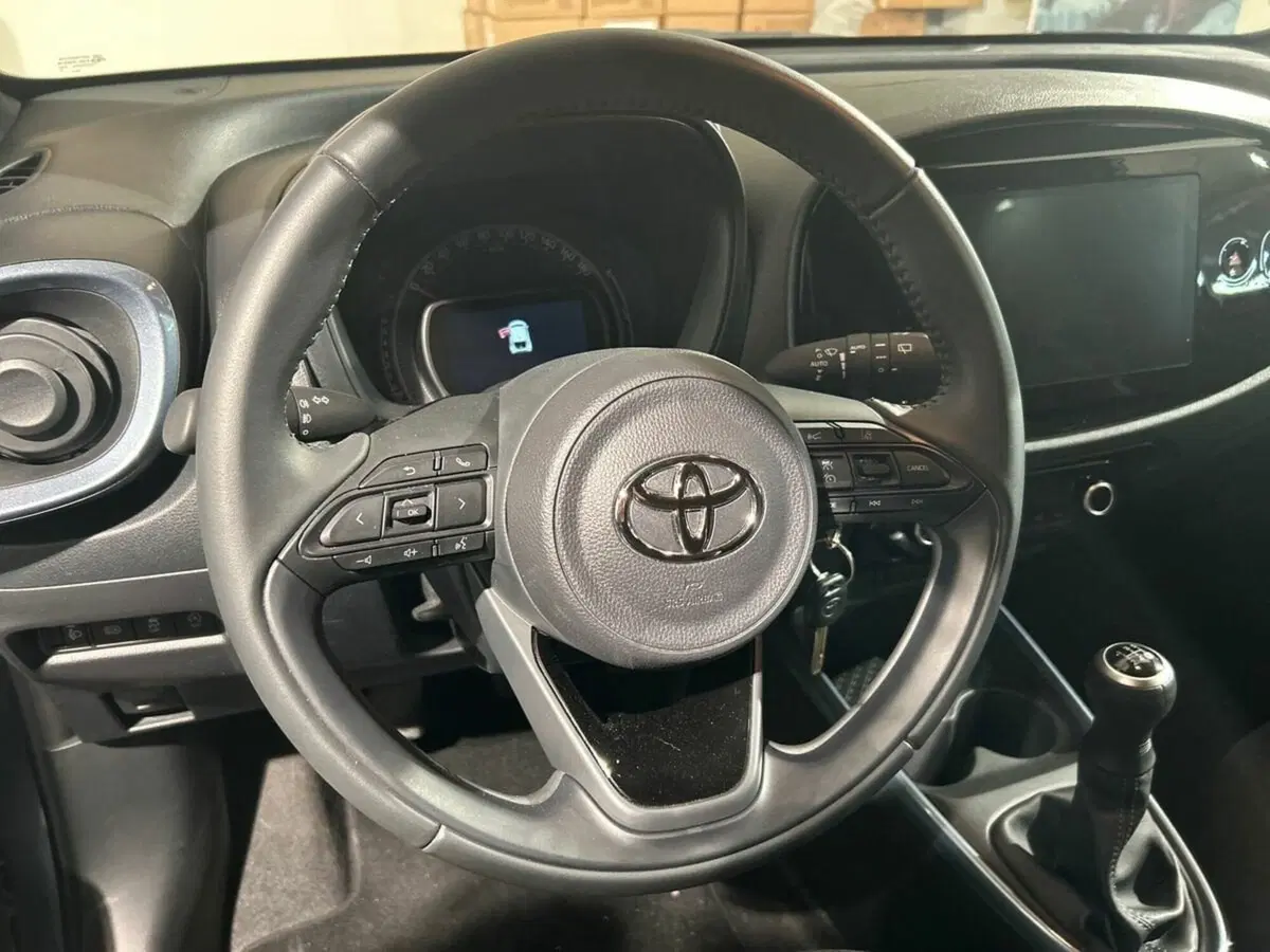 Toyota Aygo X usata a Lecco (13)