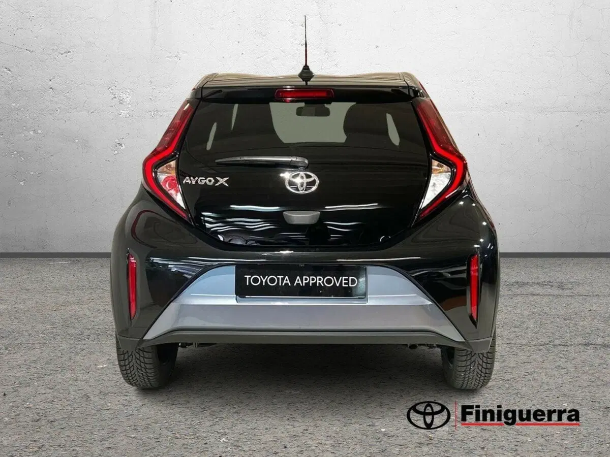 Toyota Aygo X usata a Lecco (3)