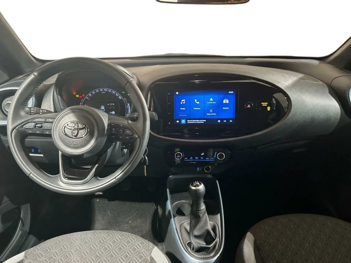 Toyota Aygo X usata a Lecco (8)