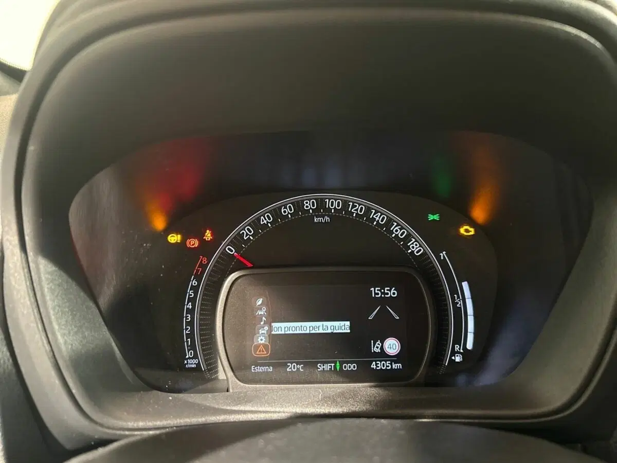 Toyota Aygo X usata a Lecco (9)
