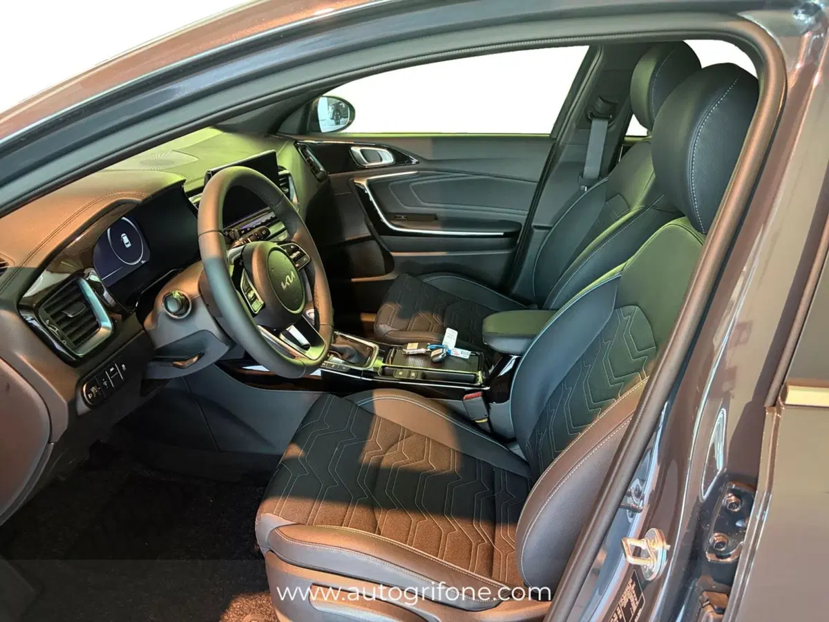 Kia XCeed nuova a Modena (9)