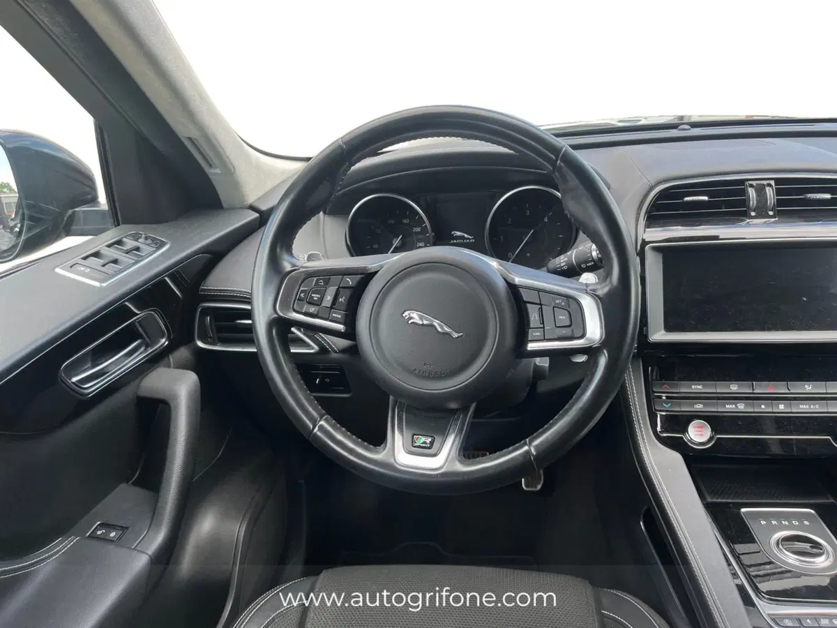 Jaguar F-Pace usata a Modena (12)