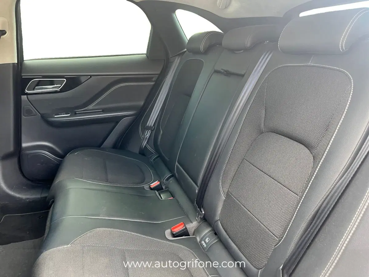 Jaguar F-Pace usata a Modena (13)