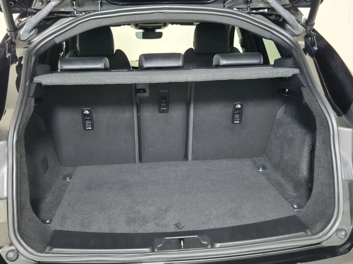 Jaguar E-Pace usata a Torino (13)