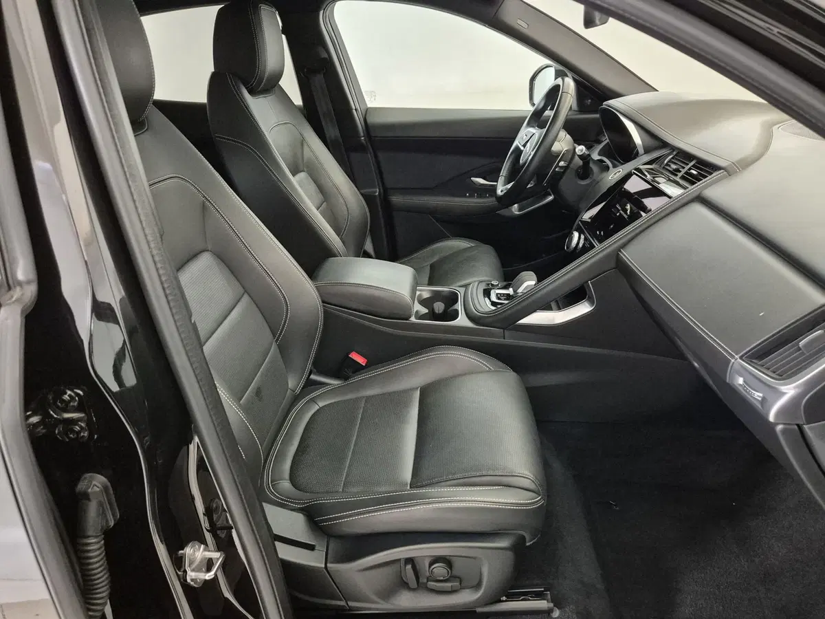 Jaguar E-Pace usata a Torino (3)