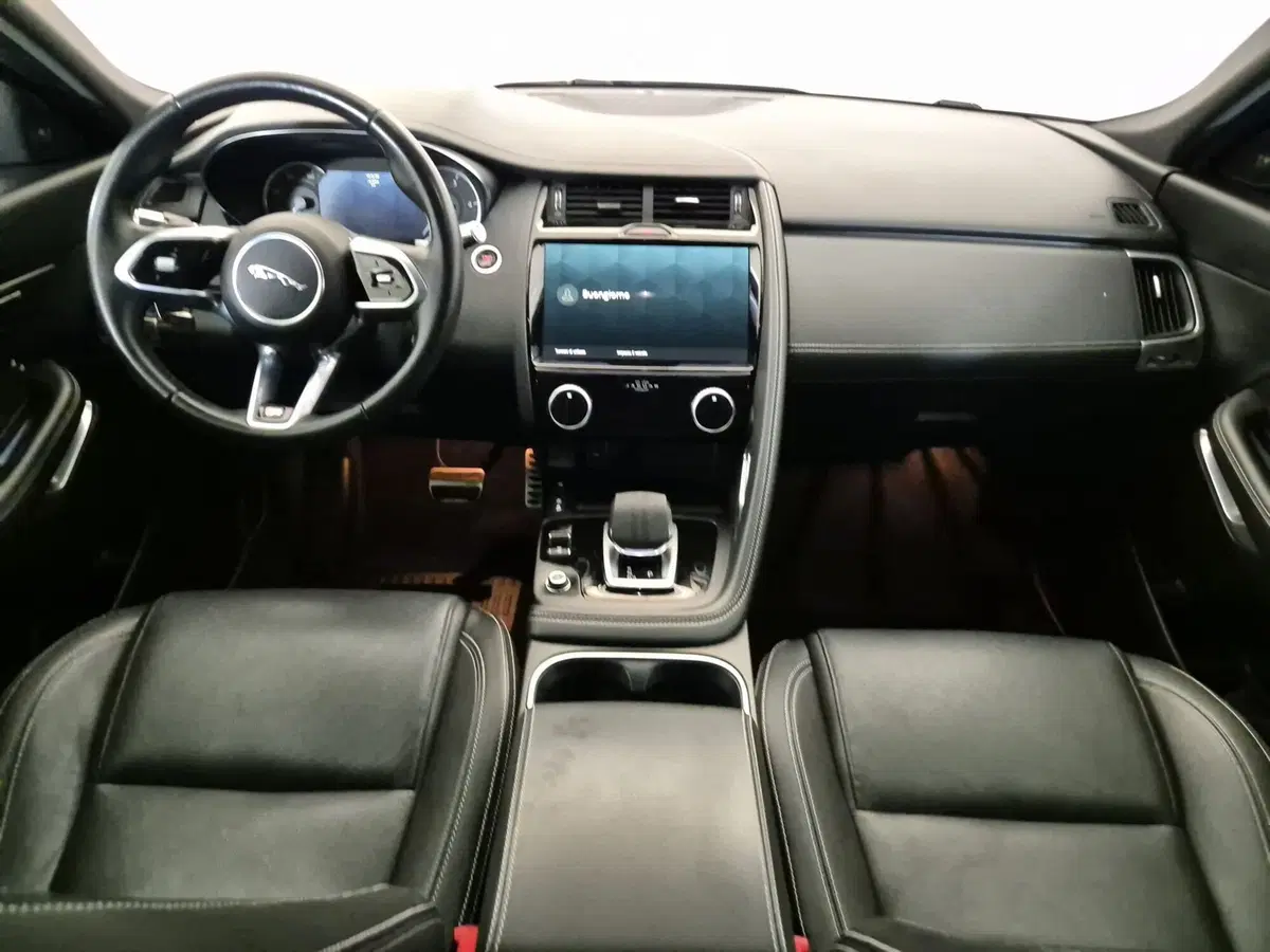 Jaguar E-Pace usata a Torino (4)