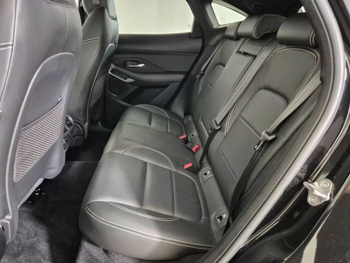 Jaguar E-Pace usata a Torino (5)