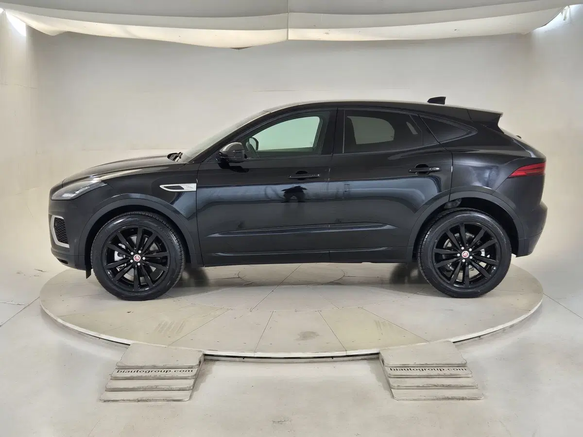 Jaguar E-Pace usata a Torino (6)