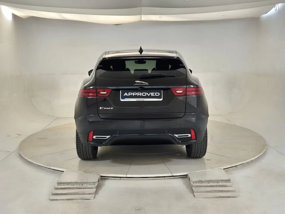 Jaguar E-Pace usata a Torino (7)