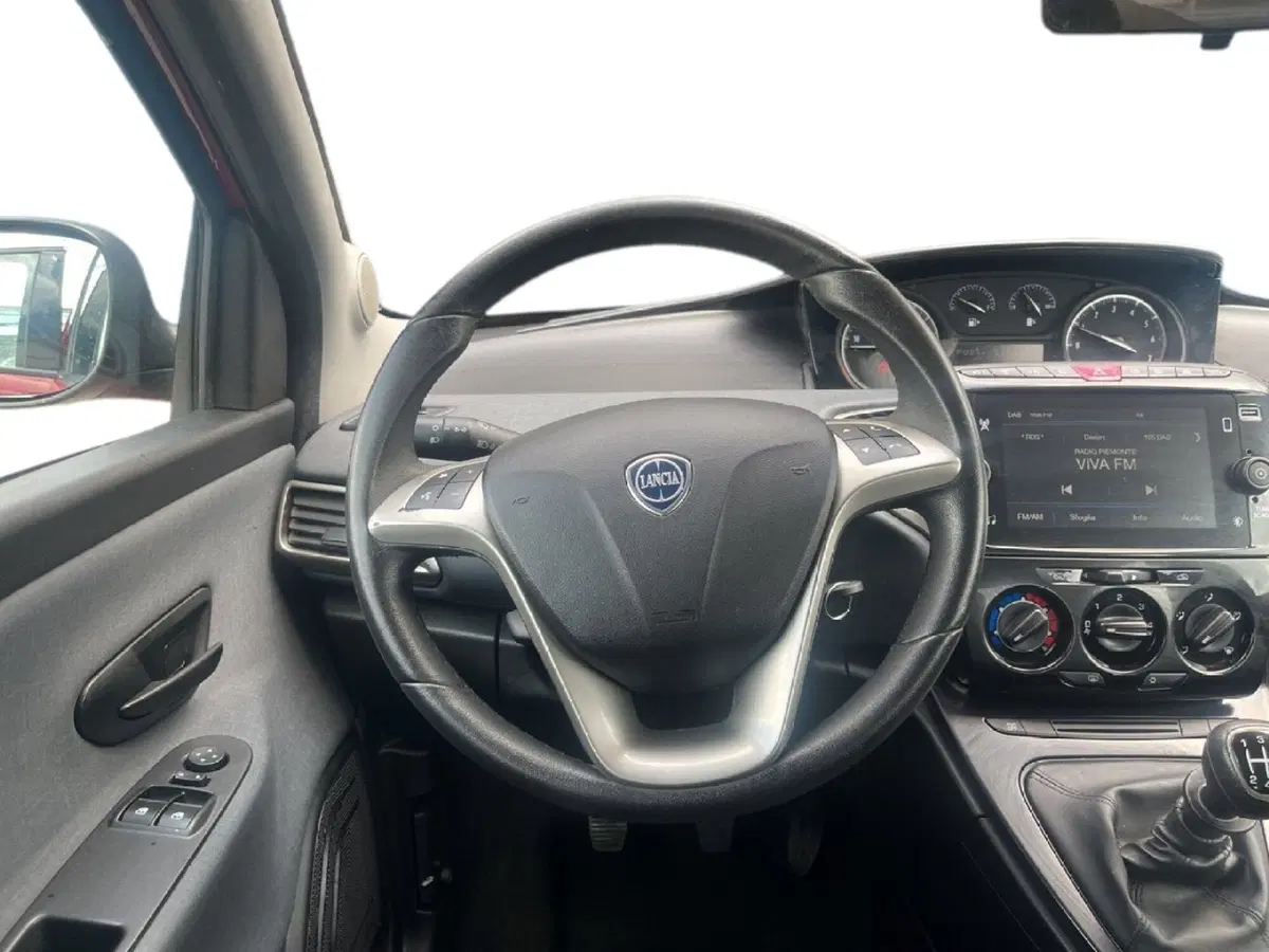 Lancia Ypsilon usata a Torino (11)
