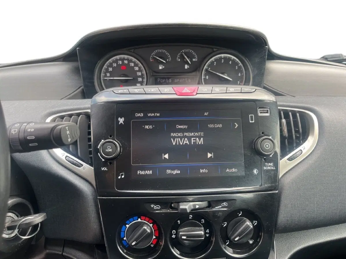 Lancia Ypsilon usata a Torino (13)