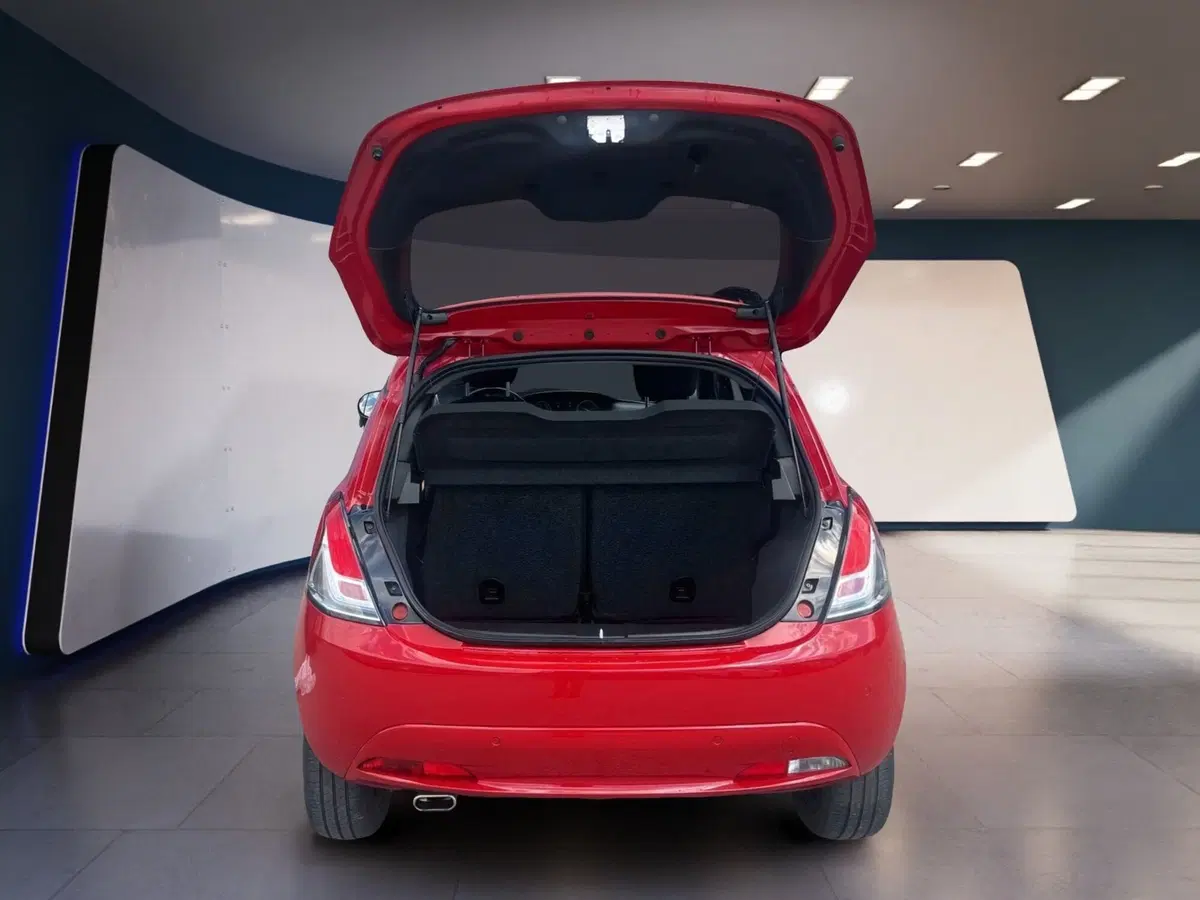 Lancia Ypsilon usata a Torino (7)