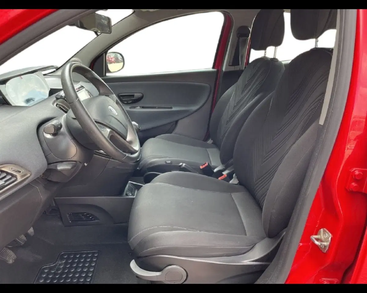 Lancia Ypsilon usata a Torino (2)