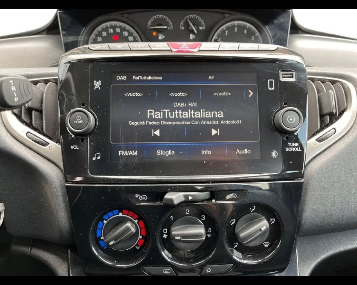 Lancia Ypsilon usata a Torino (6)