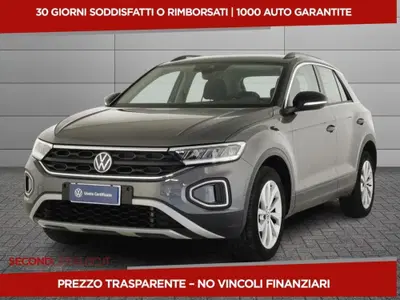 Volkswagen T-Roc 2.0 tdi Life 115cv del 2022 usata a San Salvo