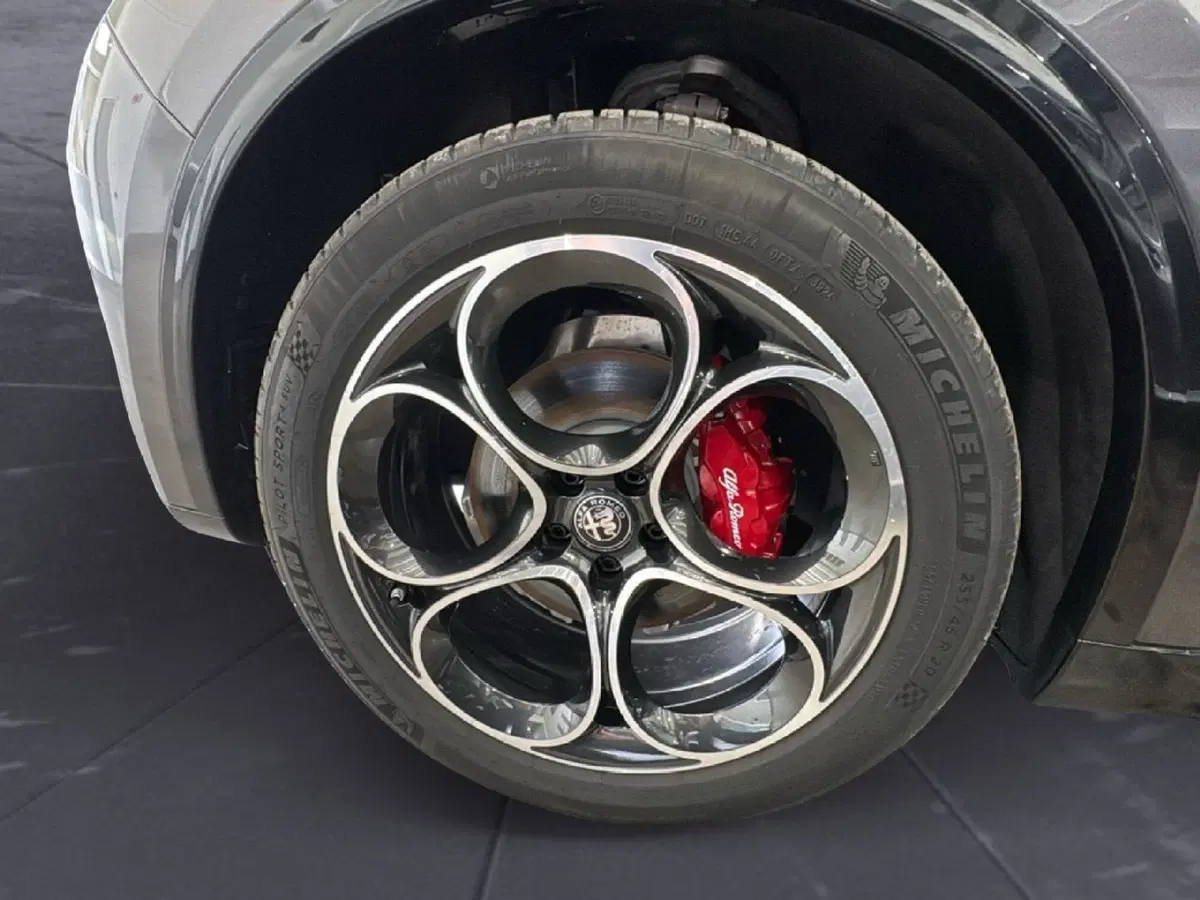 Alfa Romeo Stelvio nuova a Agrigento (15)