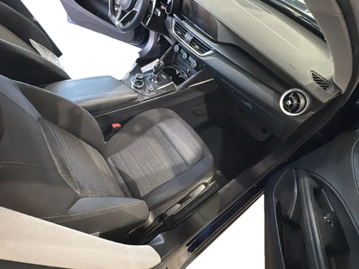 Alfa Romeo Stelvio usata a Agrigento (17)