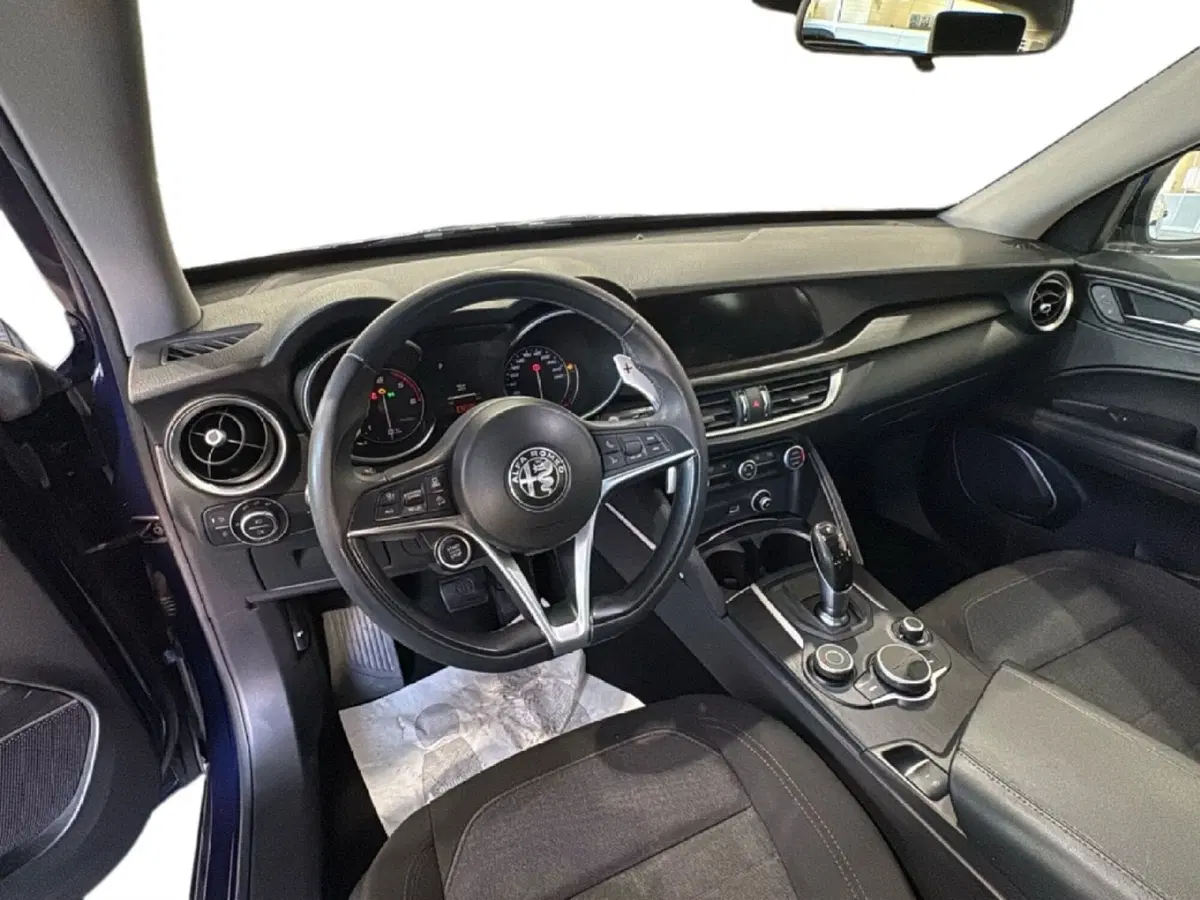 Alfa Romeo Stelvio usata a Agrigento (18)