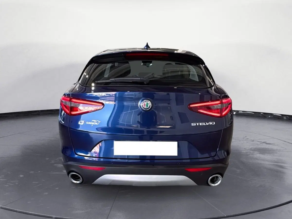 Alfa Romeo Stelvio usata a Agrigento (4)