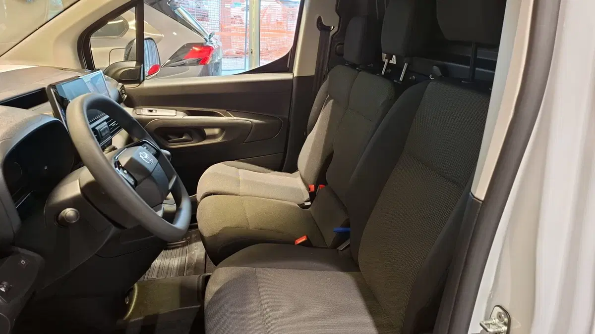 Toyota Proace City Furgone nuova a Bologna (8)