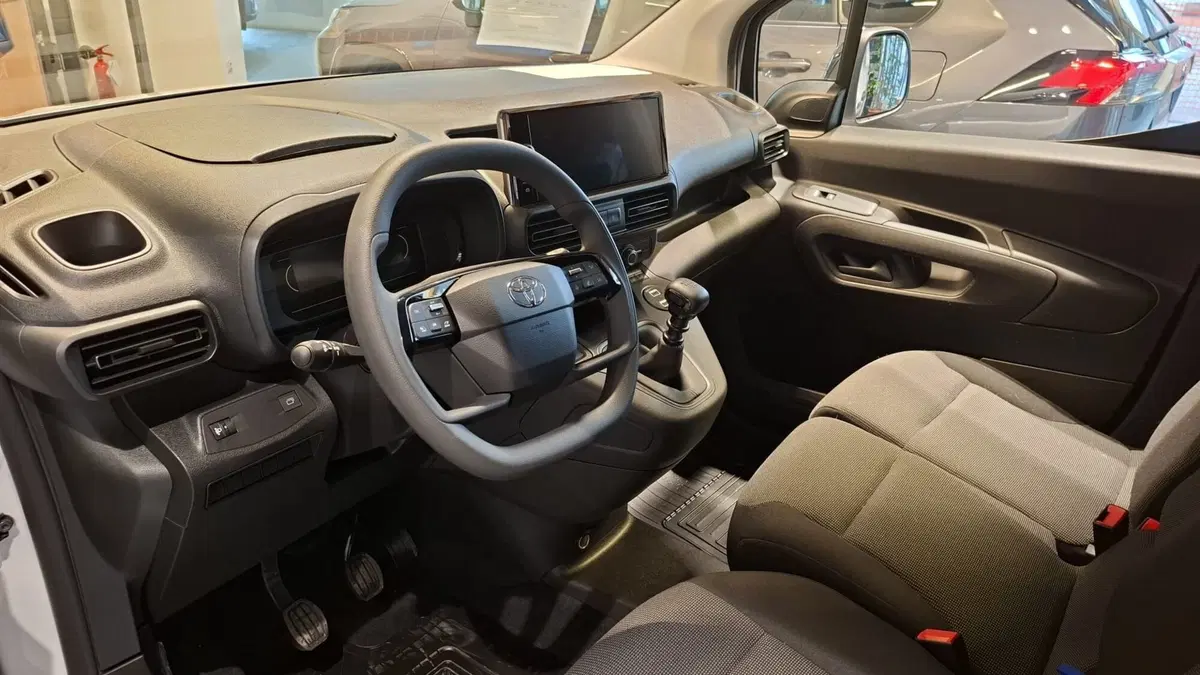 Toyota Proace City Furgone nuova a Bologna (9)
