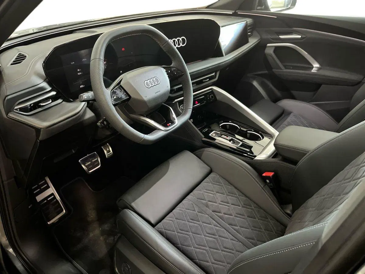Audi Q5 Sportback nuova a Bari (10)