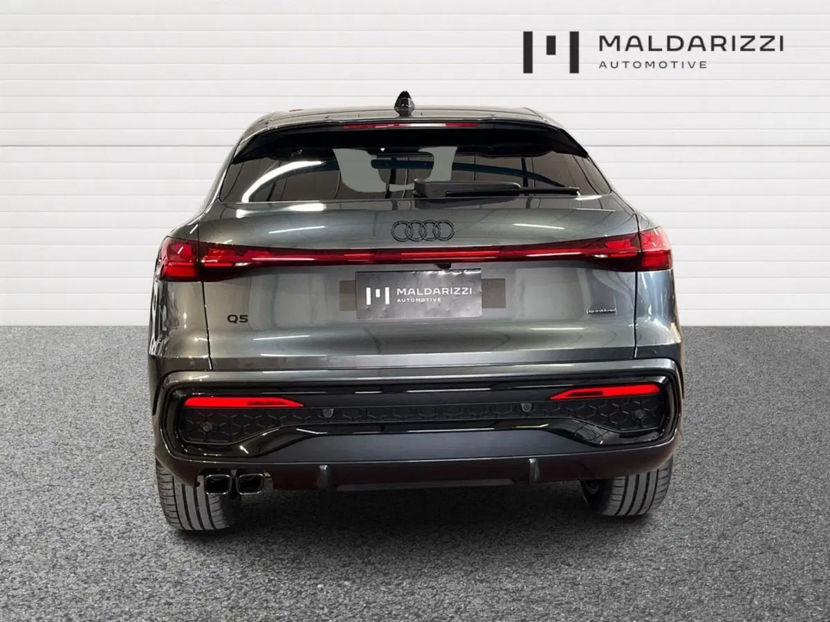Audi Q5 Sportback nuova a Bari (3)