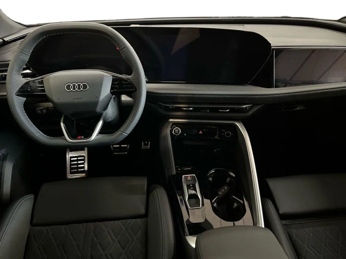 Audi Q5 Sportback nuova a Bari (8)