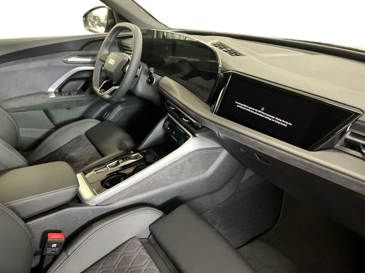 Audi Q5 Sportback nuova a Bari (9)